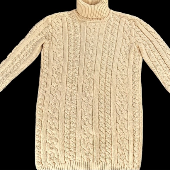 CHANEL Ivory Cable Knit & Pearl
Sweater Dress - Picture 11 of 13